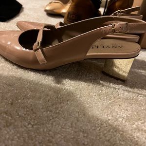 Short heel shoes size 11